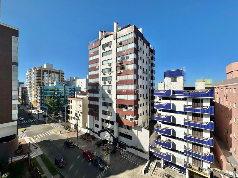 Ampla sacada de frente!: 15ª foto da galeria de imagens do imóvel