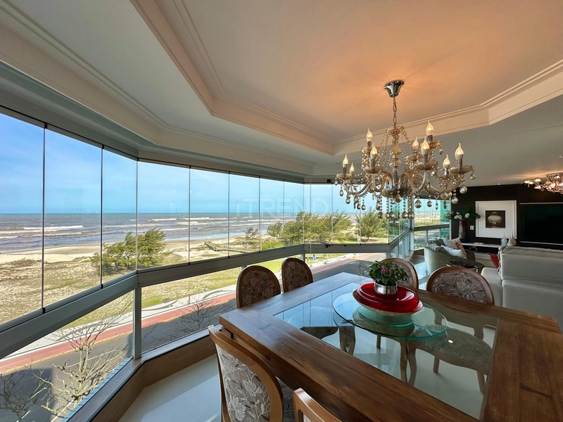 APARTAMENTO COM AMPLA SACADA DE FRETE PARA O MAR: 13ª foto da galeria de imagens do imóvel