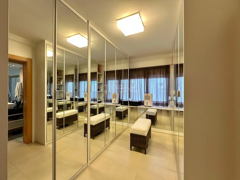 APARTAMENTO COM AMPLA SACADA DE FRETE PARA O MAR: 18ª foto da galeria de imagens do imóvel