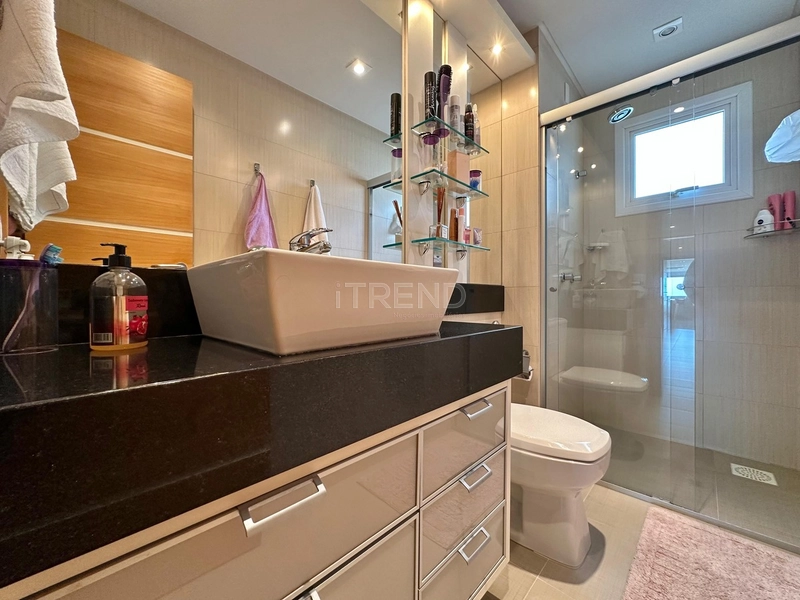 APARTAMENTO COM AMPLA SACADA DE FRETE PARA O MAR: 29ª foto da galeria de imagens do imóvel