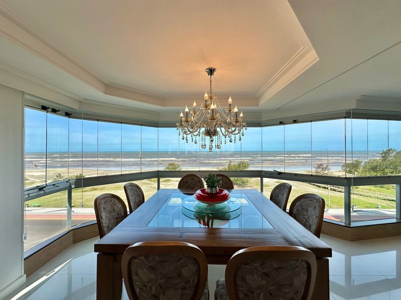 APARTAMENTO COM AMPLA SACADA DE FRETE PARA O MAR: 10ª foto da galeria de imagens do imóvel