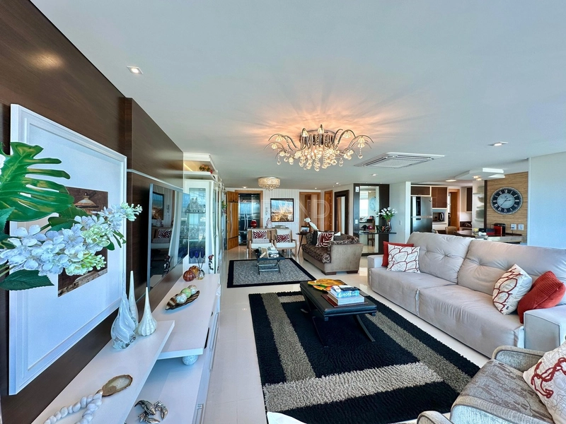 APARTAMENTO COM AMPLA SACADA DE FRETE PARA O MAR: 3ª foto da galeria de imagens do imóvel