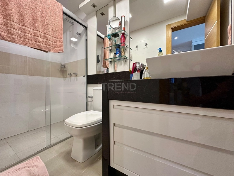 APARTAMENTO COM AMPLA SACADA DE FRETE PARA O MAR: 23ª foto da galeria de imagens do imóvel