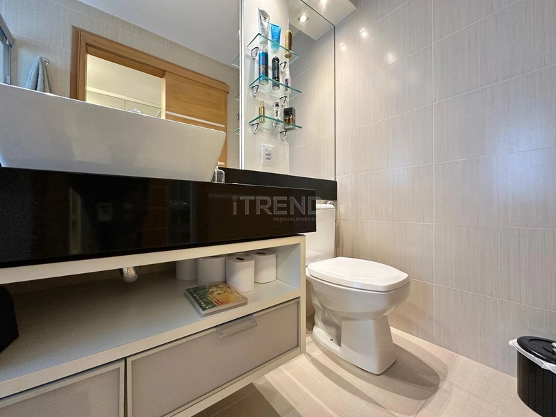 APARTAMENTO COM AMPLA SACADA DE FRETE PARA O MAR: 20ª foto da galeria de imagens do imóvel