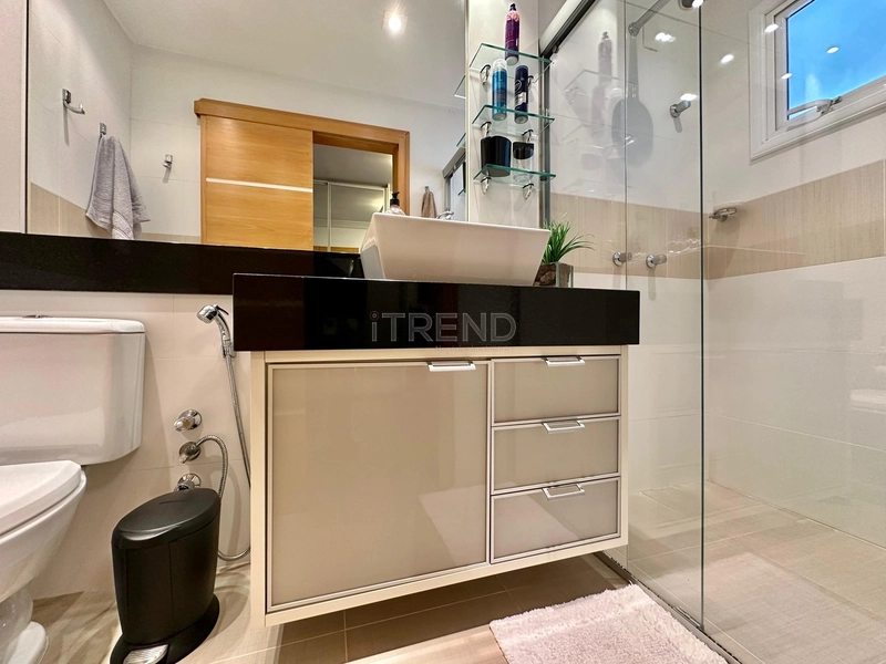 APARTAMENTO COM AMPLA SACADA DE FRETE PARA O MAR: 16ª foto da galeria de imagens do imóvel