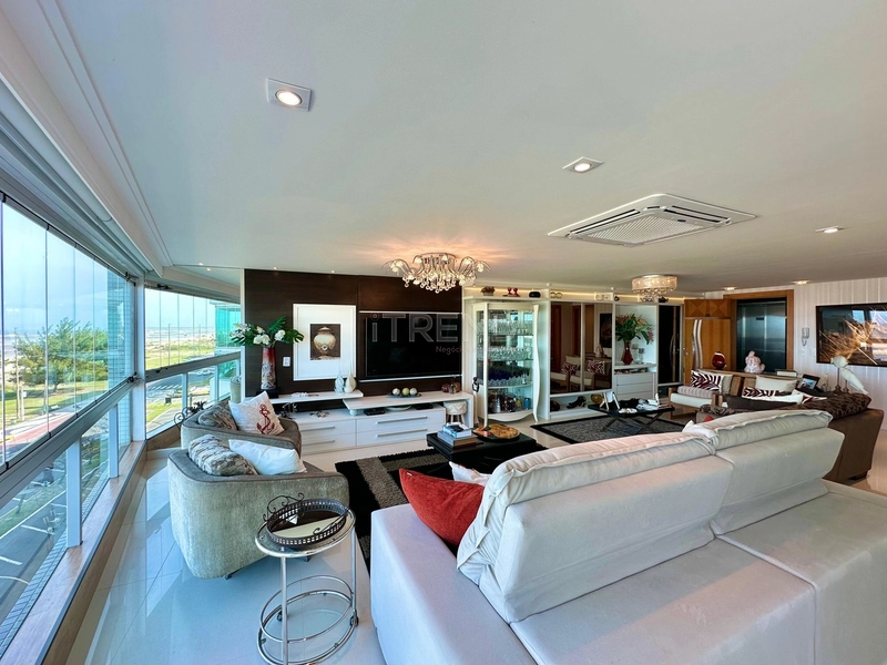 APARTAMENTO COM AMPLA SACADA DE FRETE PARA O MAR: 12ª foto da galeria de imagens do imóvel