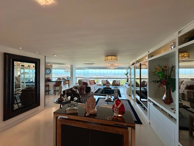 APARTAMENTO COM AMPLA SACADA DE FRETE PARA O MAR: 6ª foto da galeria de imagens do imóvel