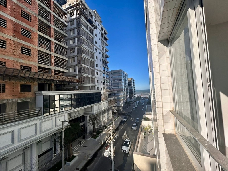 Apartamento de esquina com vista para o mar e praça: 3ª foto da galeria de imagens do imóvel