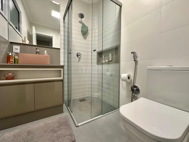 AMPLO APARTAMENTO DE FRENTE PARA O MAR E COM VISTA LIBERADA TANTO PARA: 13ª foto da galeria de imagens do imóvel