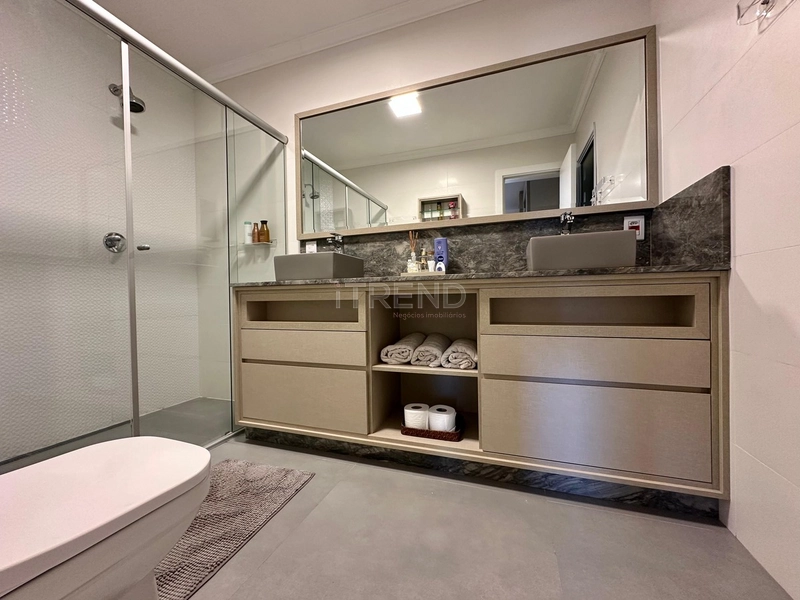 AMPLO APARTAMENTO DE FRENTE PARA O MAR E COM VISTA LIBERADA TANTO PARA: 14ª foto da galeria de imagens do imóvel