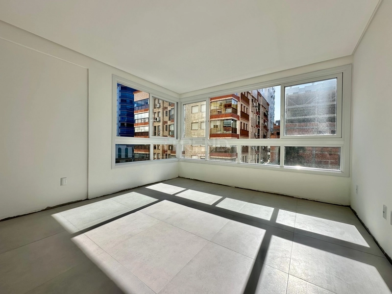 APARTAMENTO AMPLO COM SACADA DE FRENTE, JUNTO AO MAR: 5ª foto da galeria de imagens do imóvel