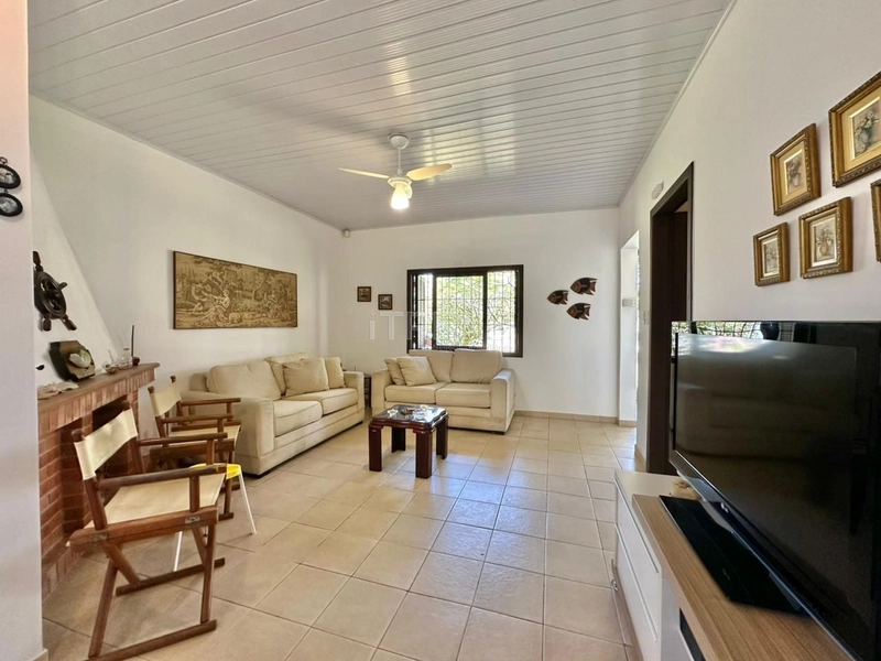 CASA COM 3 TERRENOS APENAS 2 QUADRAS DO MAR: 10ª foto da galeria de imagens do imóvel