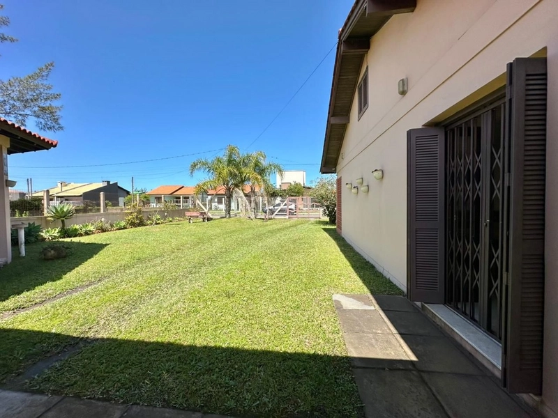 CASA COM 3 TERRENOS APENAS 2 QUADRAS DO MAR: 19ª foto da galeria de imagens do imóvel