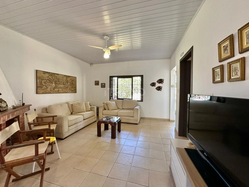 CASA COM 3 TERRENOS APENAS 2 QUADRAS DO MAR: 8ª foto da galeria de imagens do imóvel