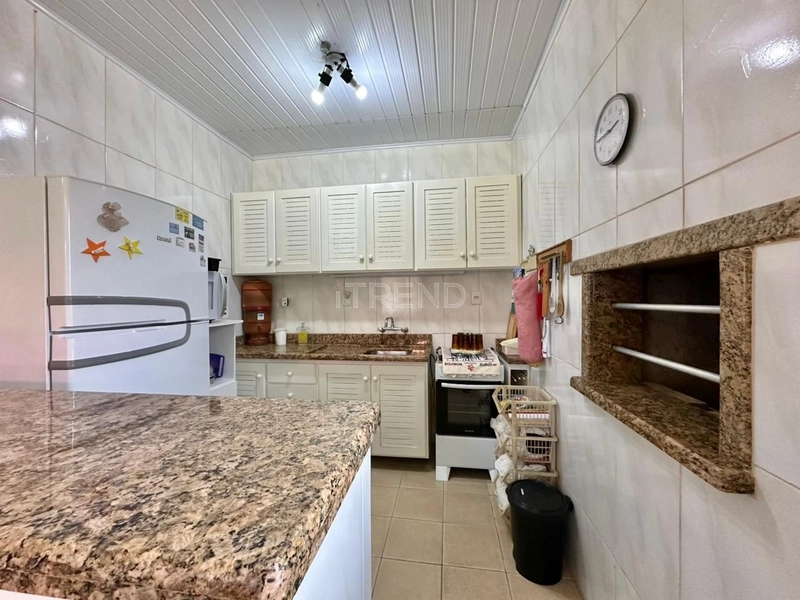 CASA COM 3 TERRENOS APENAS 2 QUADRAS DO MAR: 9ª foto da galeria de imagens do imóvel