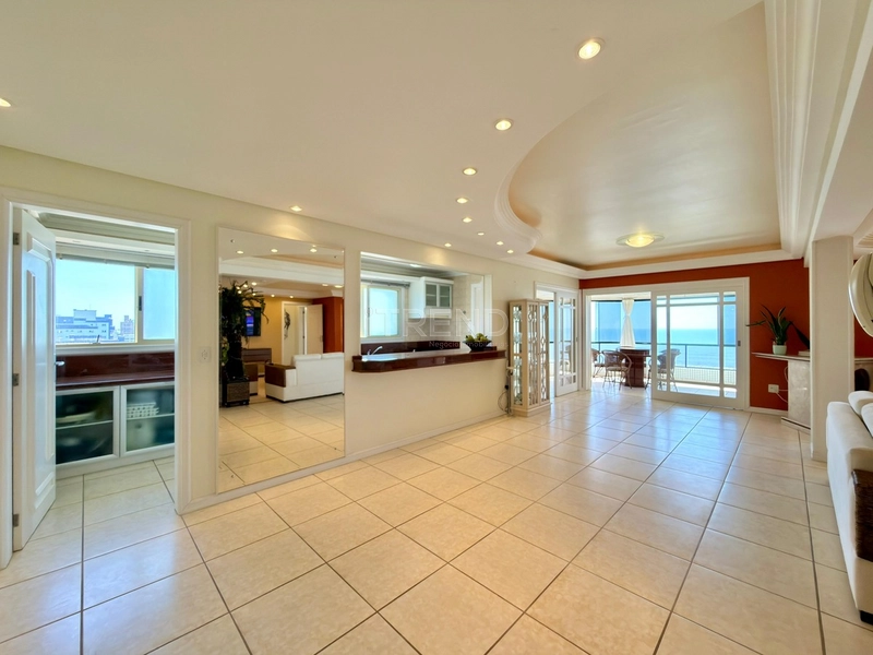 APARTAMENTO À VENDA COM VISTA PARA O MAR: 3ª foto da galeria de imagens do imóvel