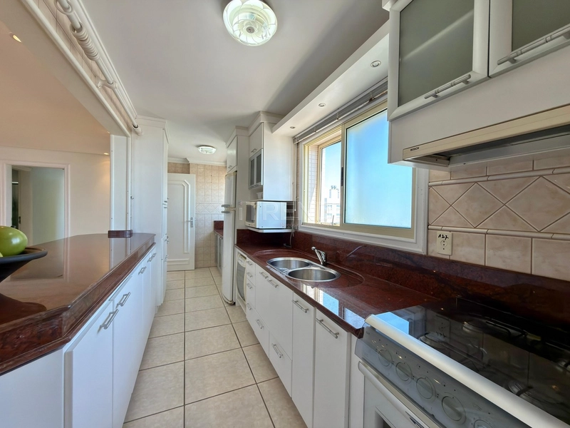 APARTAMENTO À VENDA COM VISTA PARA O MAR: 11ª foto da galeria de imagens do imóvel