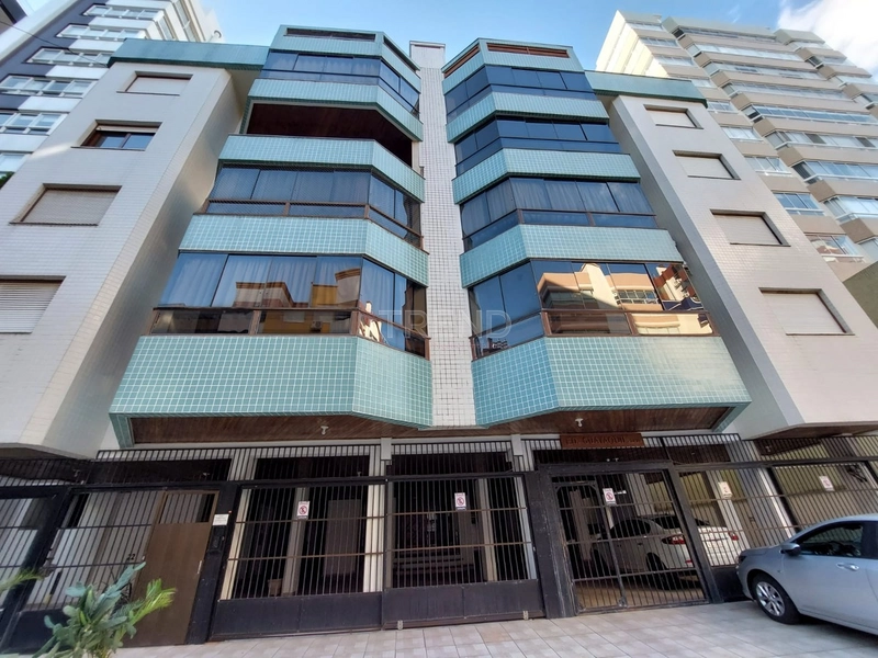Apartamento de frente com sacada apenas 1 quadra do mar!: 2ª foto da galeria de imagens do imóvel