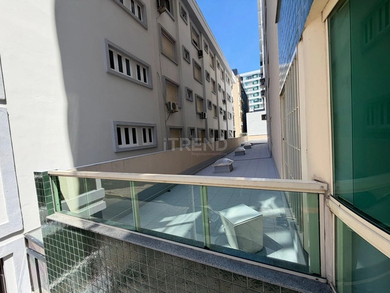 SACADA DE FRENTE PARA A RUA: 2ª foto da galeria de imagens do imóvel