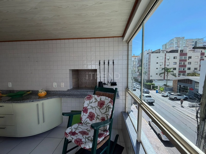 SACADA DE FRENTE PARA A RUA: 7ª foto da galeria de imagens do imóvel