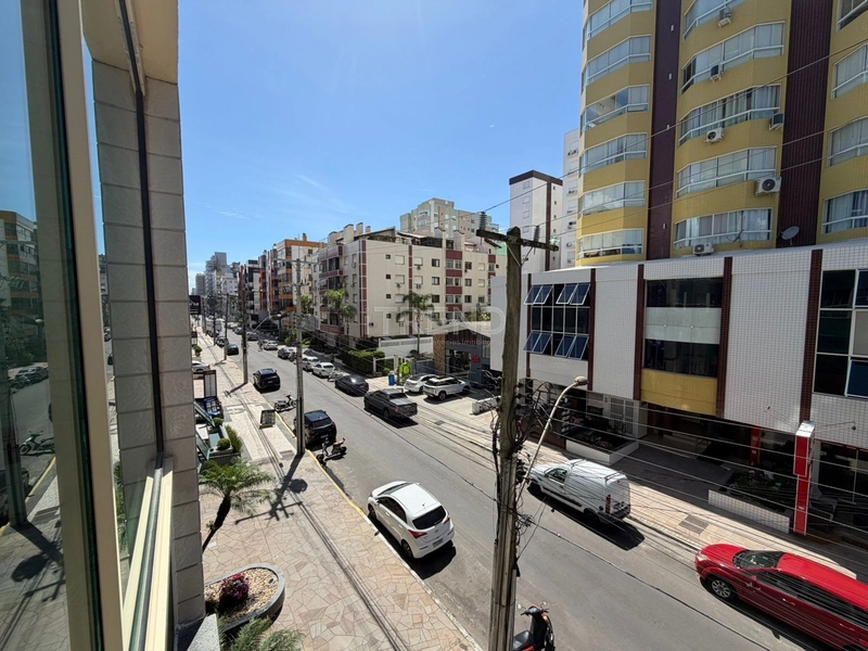 SACADA DE FRENTE PARA A RUA: 6ª foto da galeria de imagens do imóvel