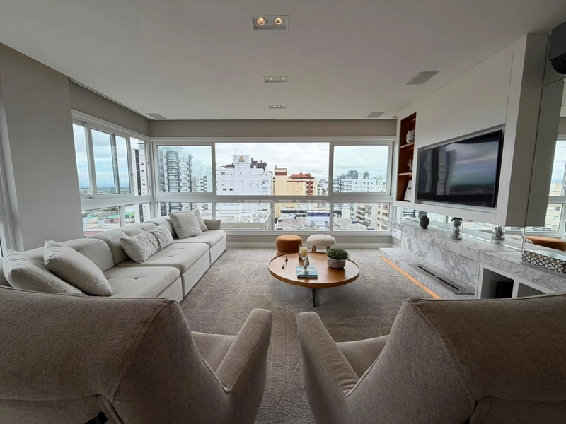 EM FRENTE A PRAÇA FLÁVIO BOIANOWSKI: 14ª foto da galeria de imagens do imóvel