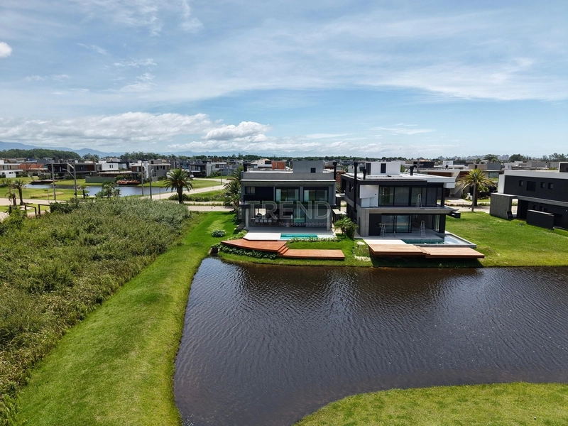 INCRÍVEL SOBRADO BEIRA LAGO: 52ª foto da galeria de imagens do imóvel