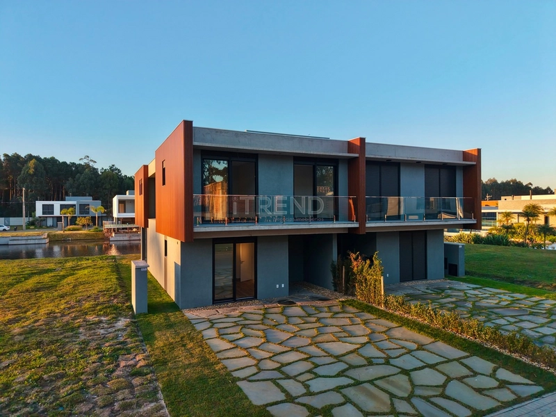 CONDOMÍNIO AMANÁ SEU REFÚGIO EM ATLÂNTIDA  CASA À BEIRA DO LAGO: 2ª foto da galeria de imagens do imóvel