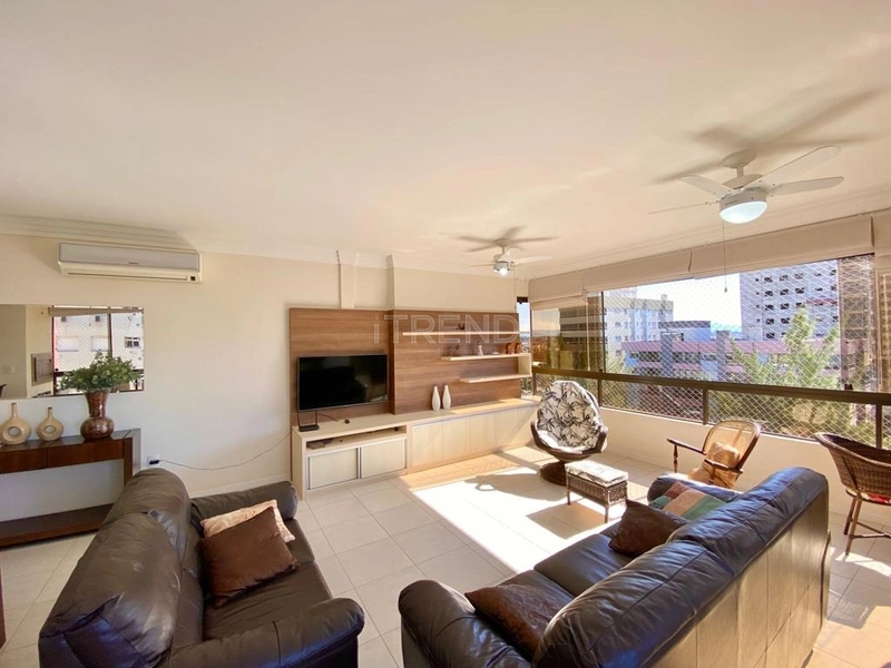 Em frente a praça!!: 6ª foto da galeria de imagens do imóvel