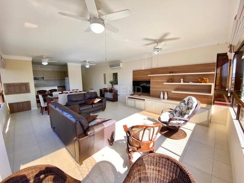 Em frente a praça!!: 3ª foto da galeria de imagens do imóvel