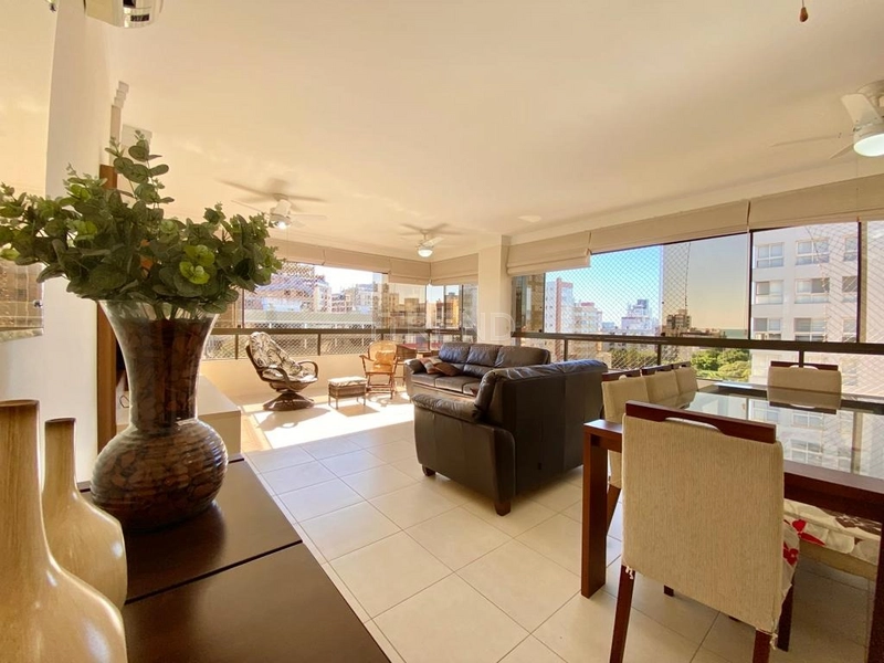 Em frente a praça!!: 2ª foto da galeria de imagens do imóvel