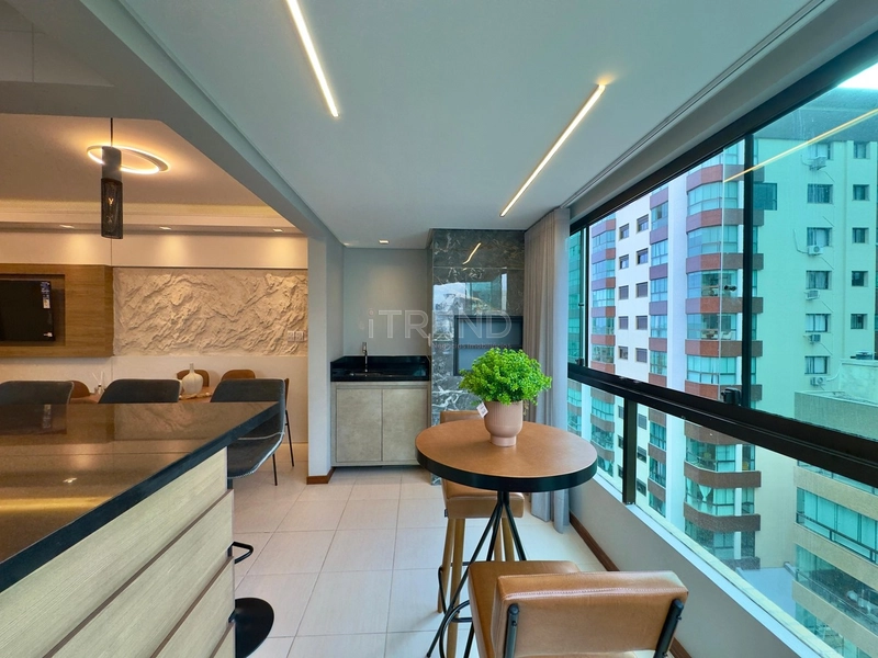 APENAS UMA QUADRA DO MAR: 16ª foto da galeria de imagens do imóvel