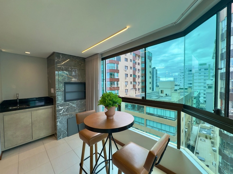 APENAS UMA QUADRA DO MAR: 13ª foto da galeria de imagens do imóvel