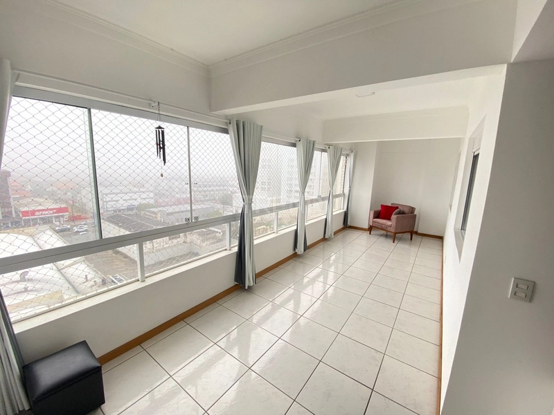 Amplo apartamento no Centro