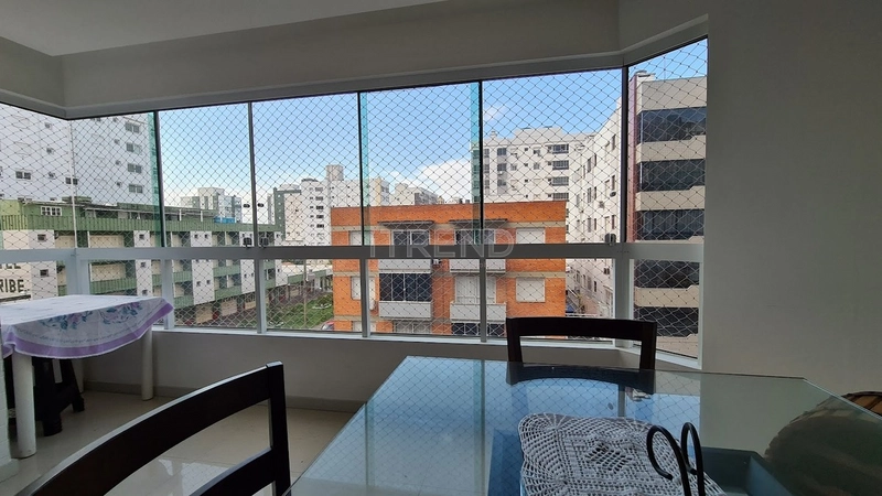 Apartamento de frente com vista para o mar e serra: 1ª foto da galeria de imagens do imóvel