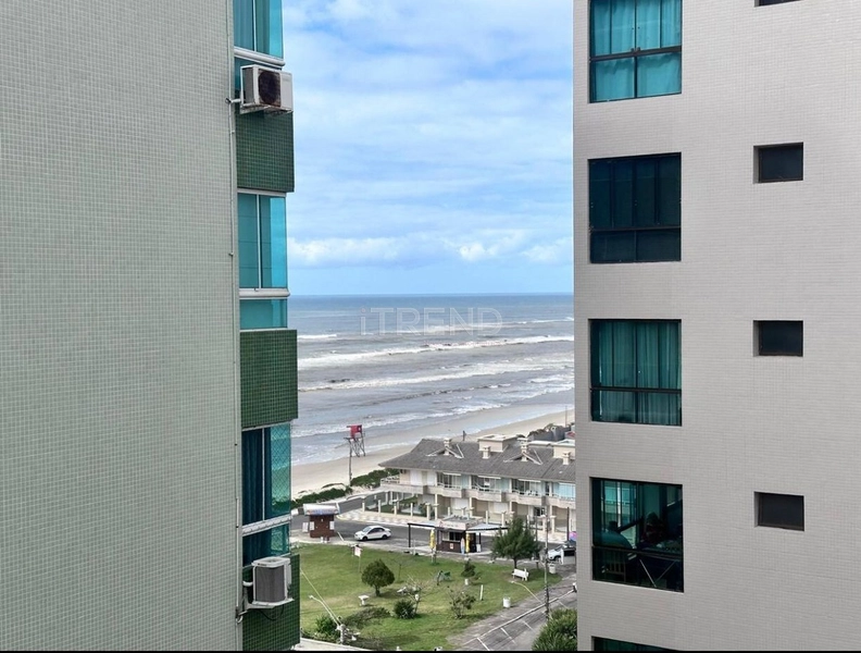 APENAS UMA QUADRA DO MAR