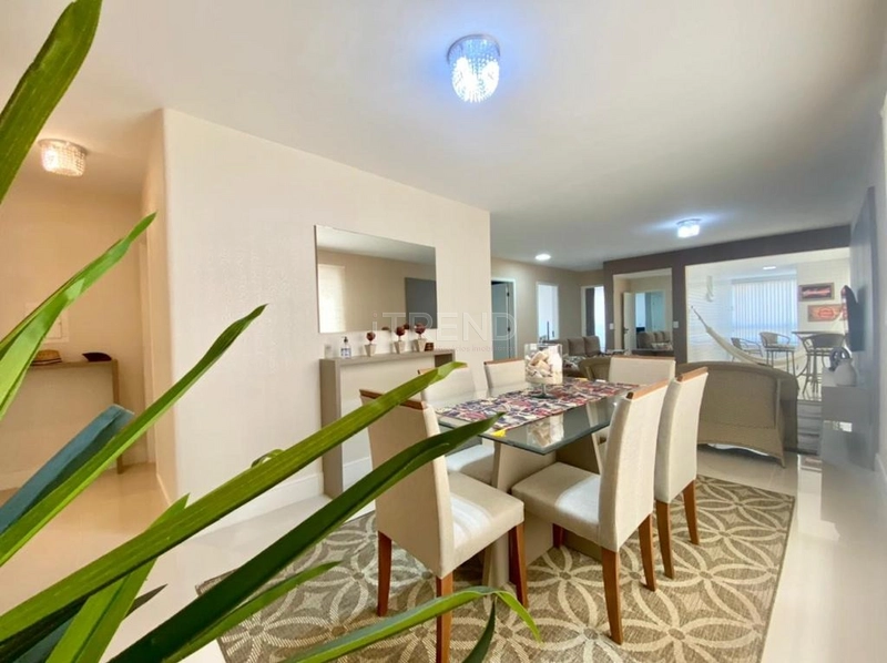 3 dormitórios mais dependência de empregada no centro