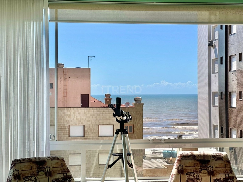 3 dormitórios junto a praça e com vista eterna para o mar: 1ª foto da galeria de imagens do imóvel