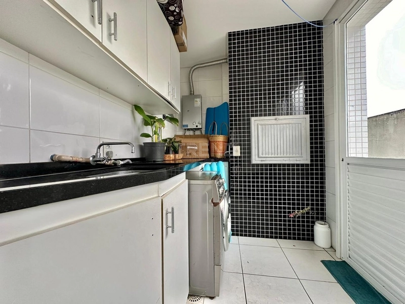 Um dormitório com terraço: 5ª foto da galeria de imagens do imóvel