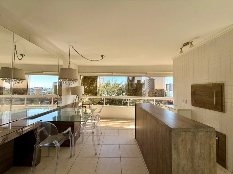 Vista liberada para a praça da Flávio