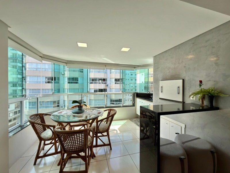 APARTAMENTO À VENDA  COM VISTA PARA O MAR
