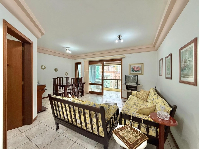 Amplo apartamento na Avenida Ararigboia: 2ª foto da galeria de imagens do imóvel