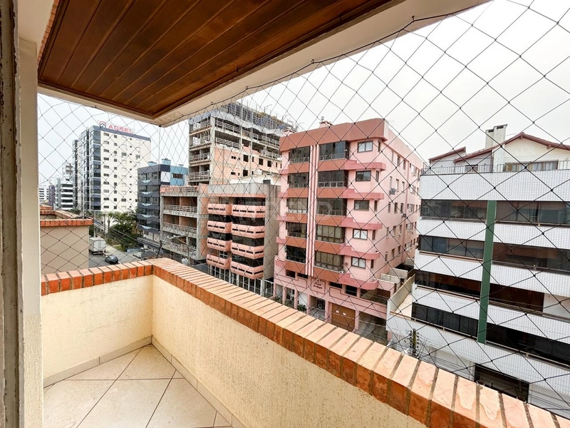 Excelente apartamento duplex em Capão da Canoa: * Quatro quadras do m: 1ª foto da galeria de imagens do imóvel