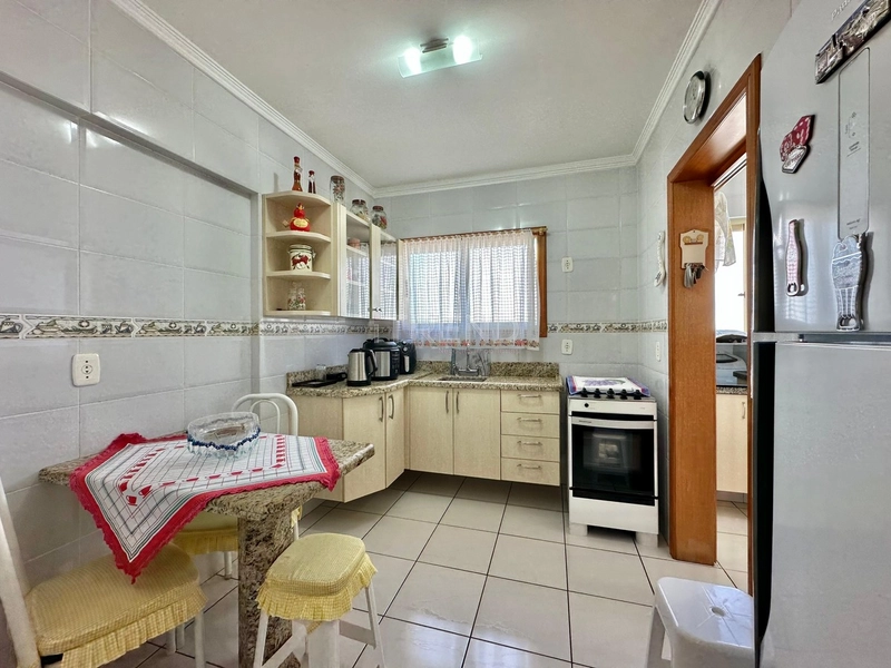 APARTAMENTO NO CORAÇÃO DA CIDADE, JUNTO AO MAR E COM SACADA AMPLA DE F: 14ª foto da galeria de imagens do imóvel