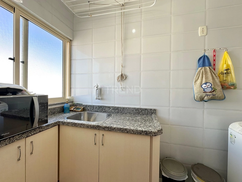 APARTAMENTO NO CORAÇÃO DA CIDADE, JUNTO AO MAR E COM SACADA AMPLA DE F: 21ª foto da galeria de imagens do imóvel