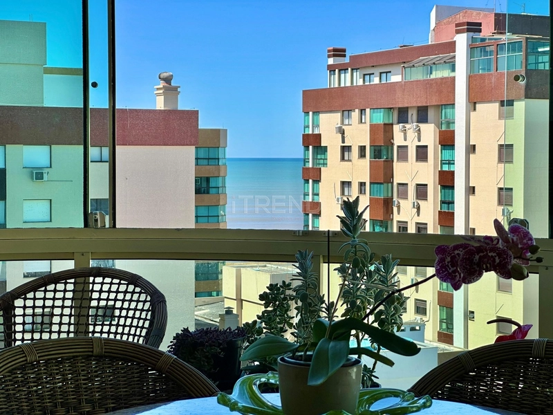 APARTAMENTO NO CORAÇÃO DA CIDADE, JUNTO AO MAR E COM SACADA AMPLA DE F: 1ª foto da galeria de imagens do imóvel