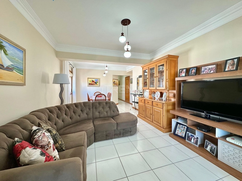 APARTAMENTO NO CORAÇÃO DA CIDADE, JUNTO AO MAR E COM SACADA AMPLA DE F: 15ª foto da galeria de imagens do imóvel