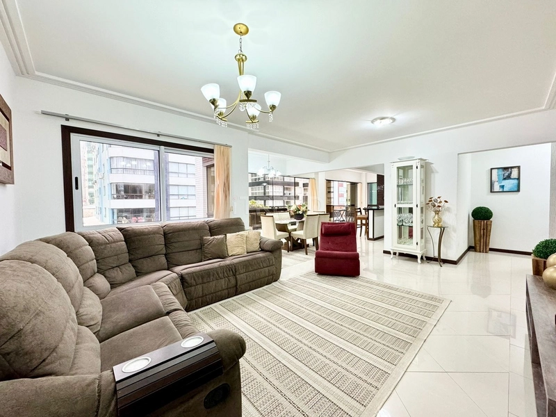 Amplo apartamento de frente!!: 3ª foto da galeria de imagens do imóvel