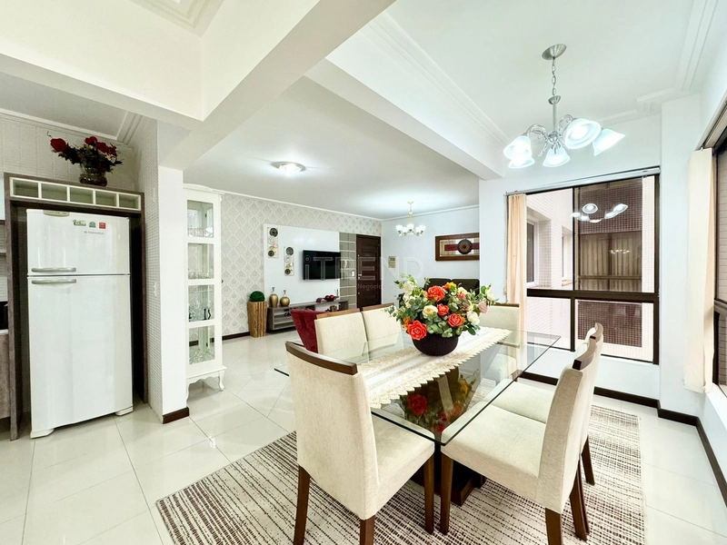 Amplo apartamento de frente!!: 4ª foto da galeria de imagens do imóvel