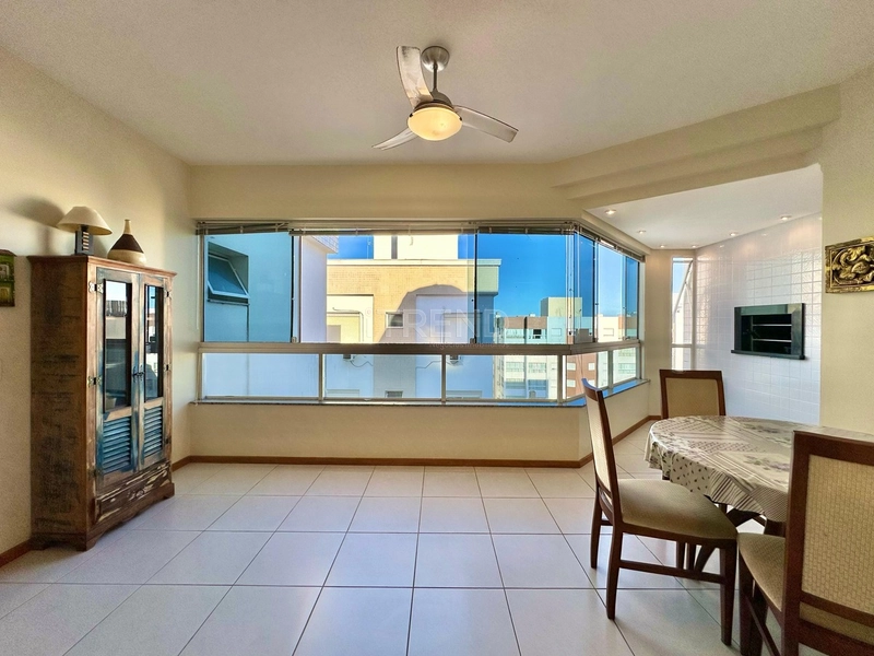 APARTAMENTO À VENDA COM SACADA COM VISTA LIBERADA!: 3ª foto da galeria de imagens do imóvel